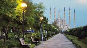 Adana ilinin Sabancı Merkez Cami ile görüntüsü adana nöbetçi noter sayfası